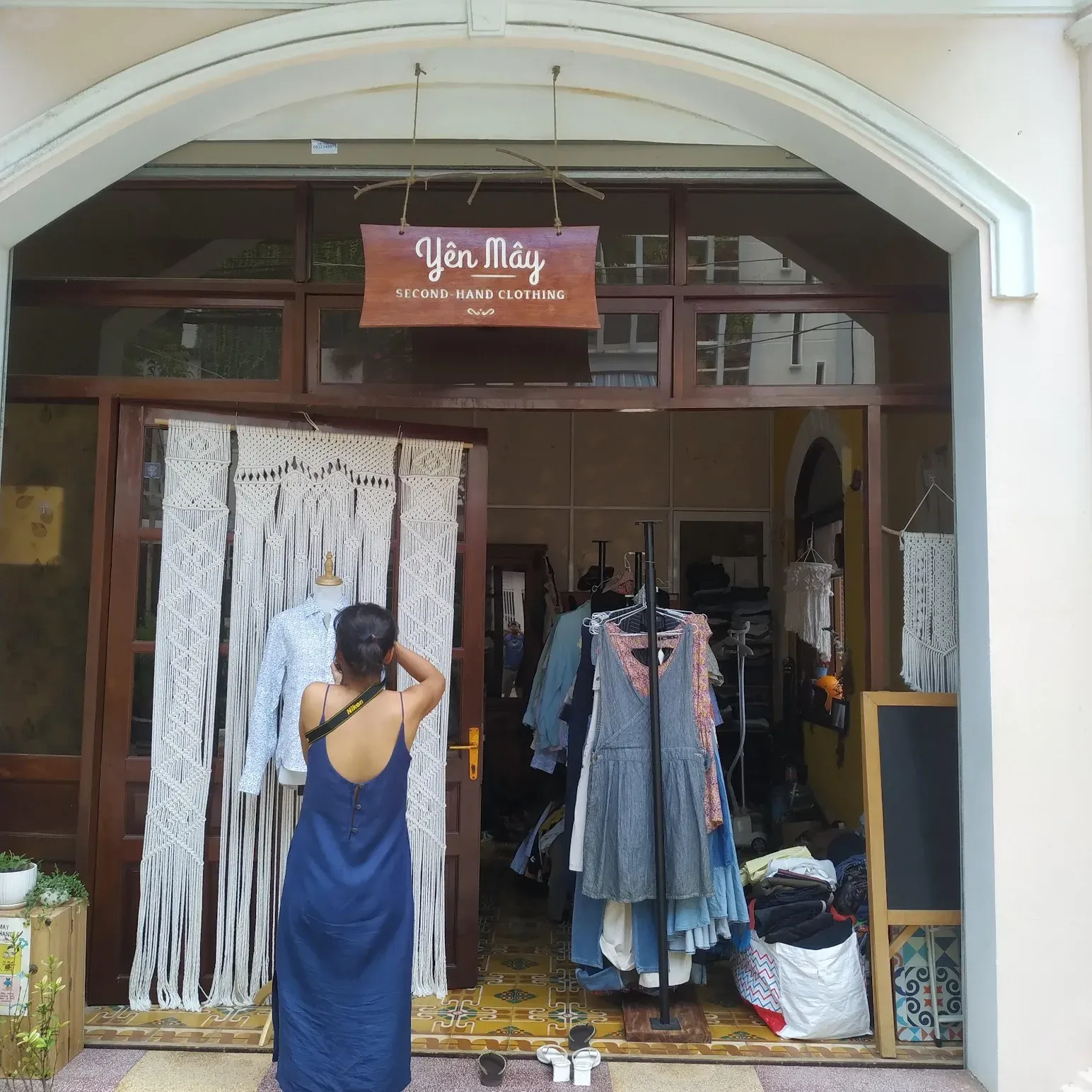 The first Yen May secondhand shop at 20 Phan Thuc Duyen