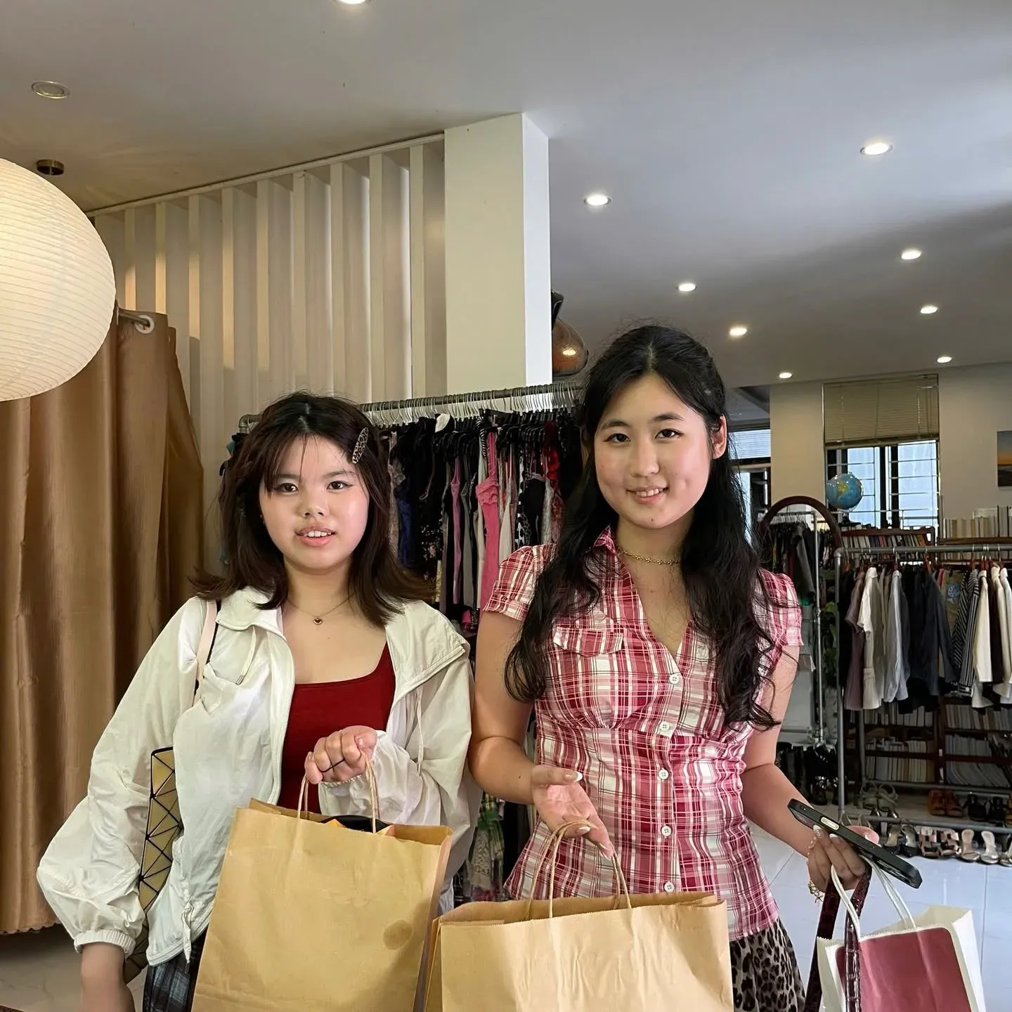 Customer look at Yen May Vintage, Da Nang, photo 4