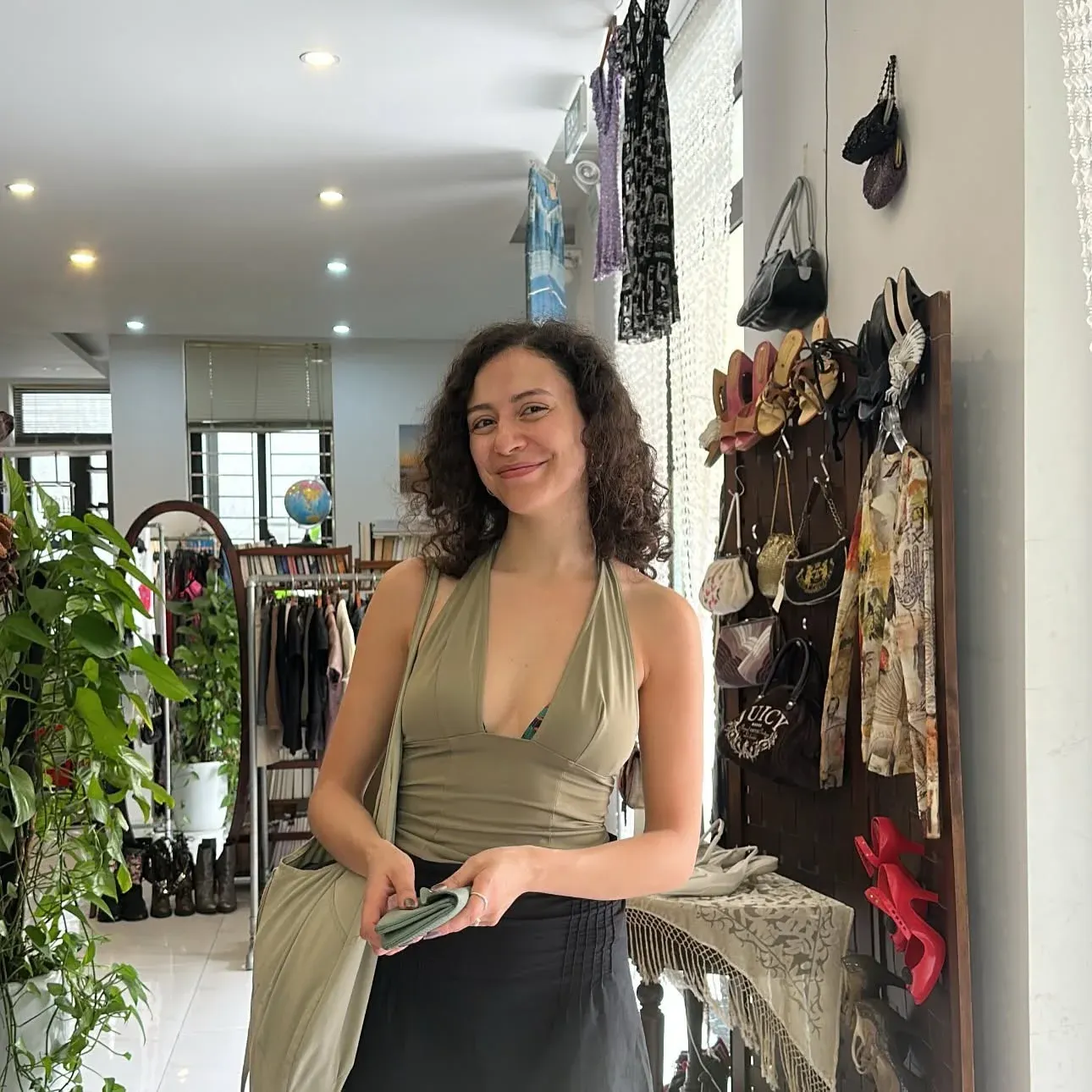 Customer look at Yen May Vintage, Da Nang, photo 22