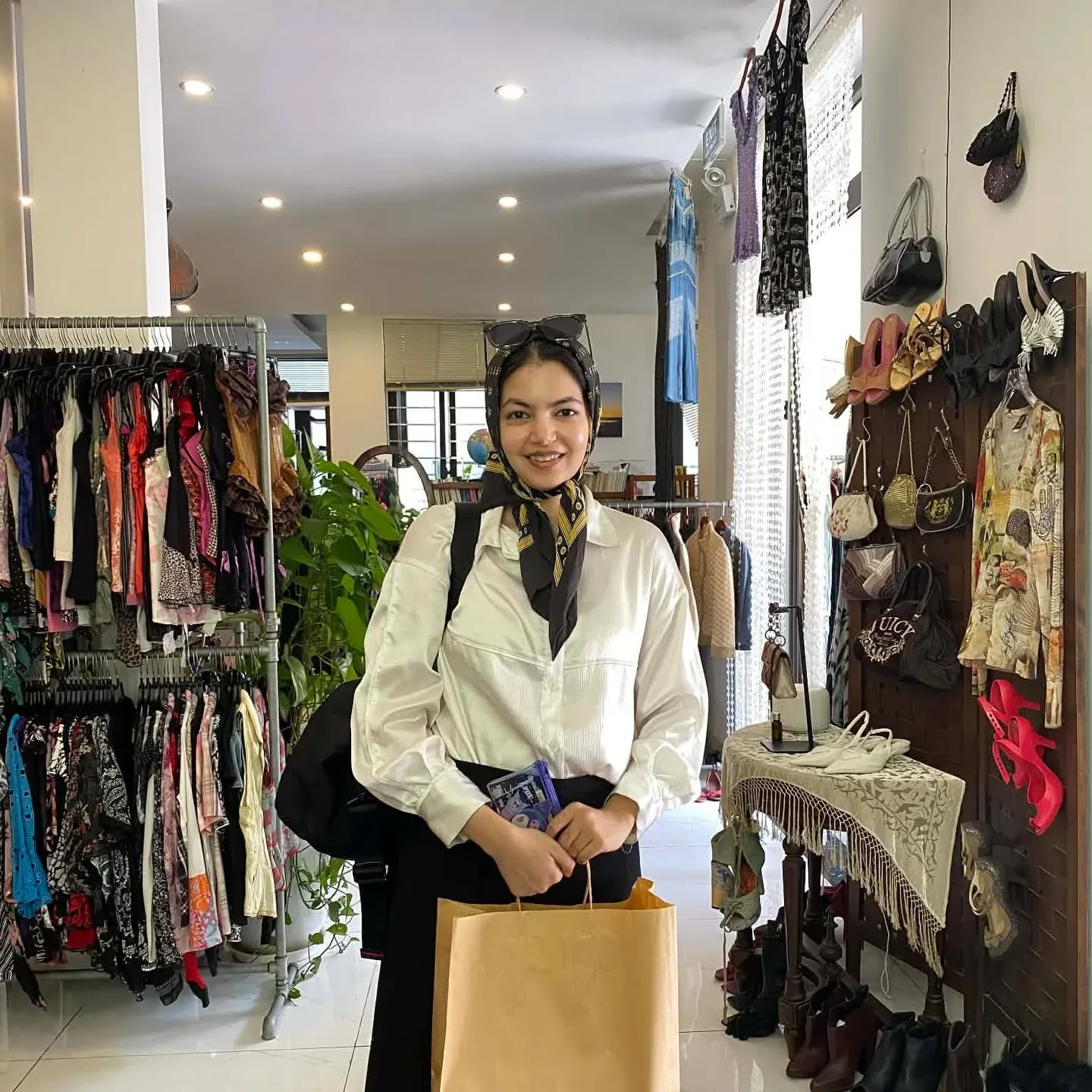 Customer look at Yen May Vintage, Da Nang, photo 69