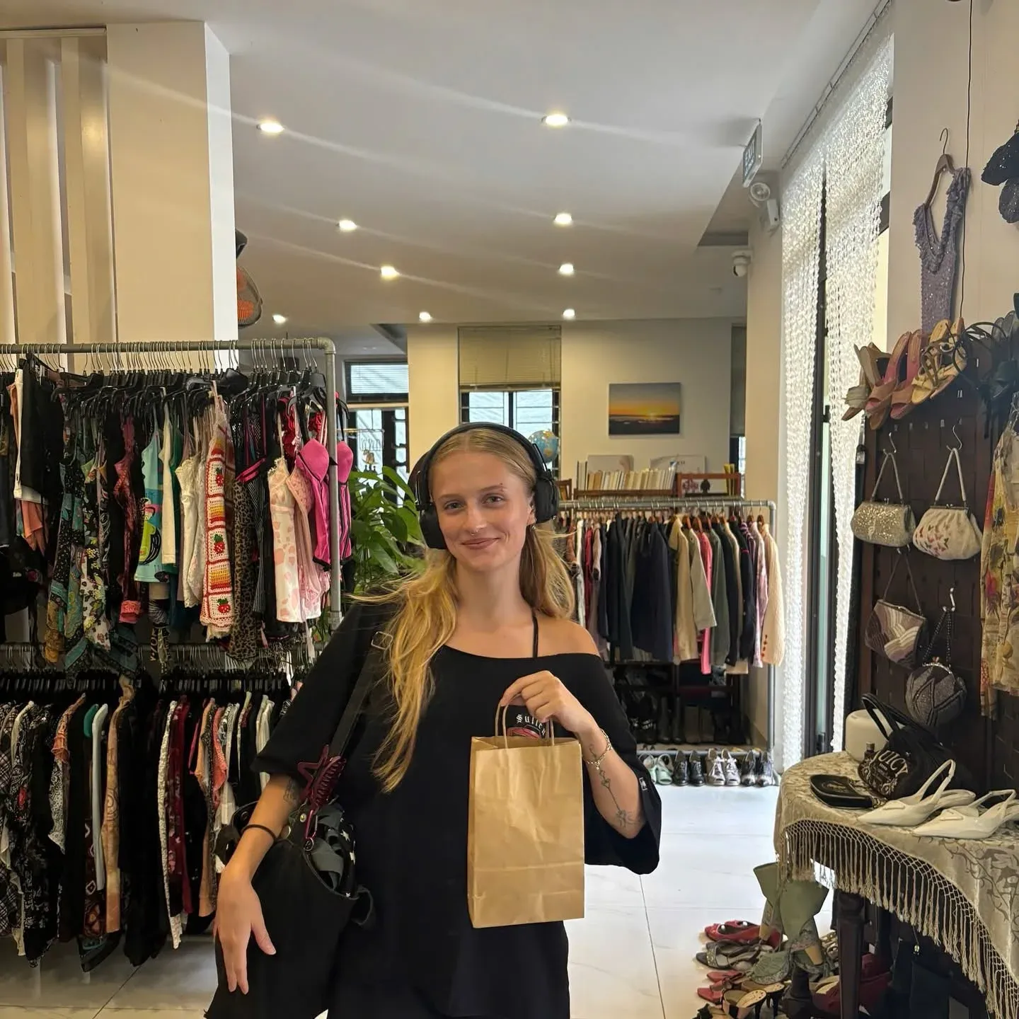 Customer look at Yen May Vintage, Da Nang, photo 77