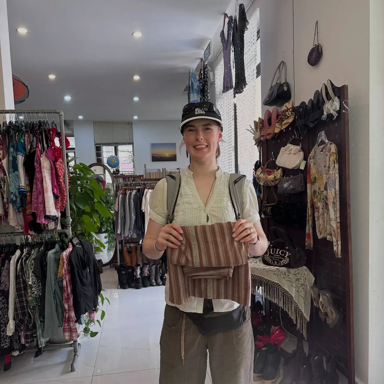 Customer look at Yen May Vintage, Da Nang, photo 95