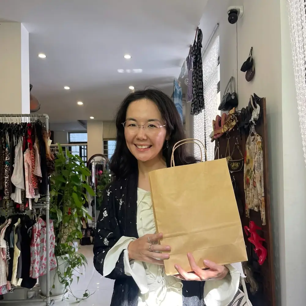 Customer visiting Yen May Vintage in Danang