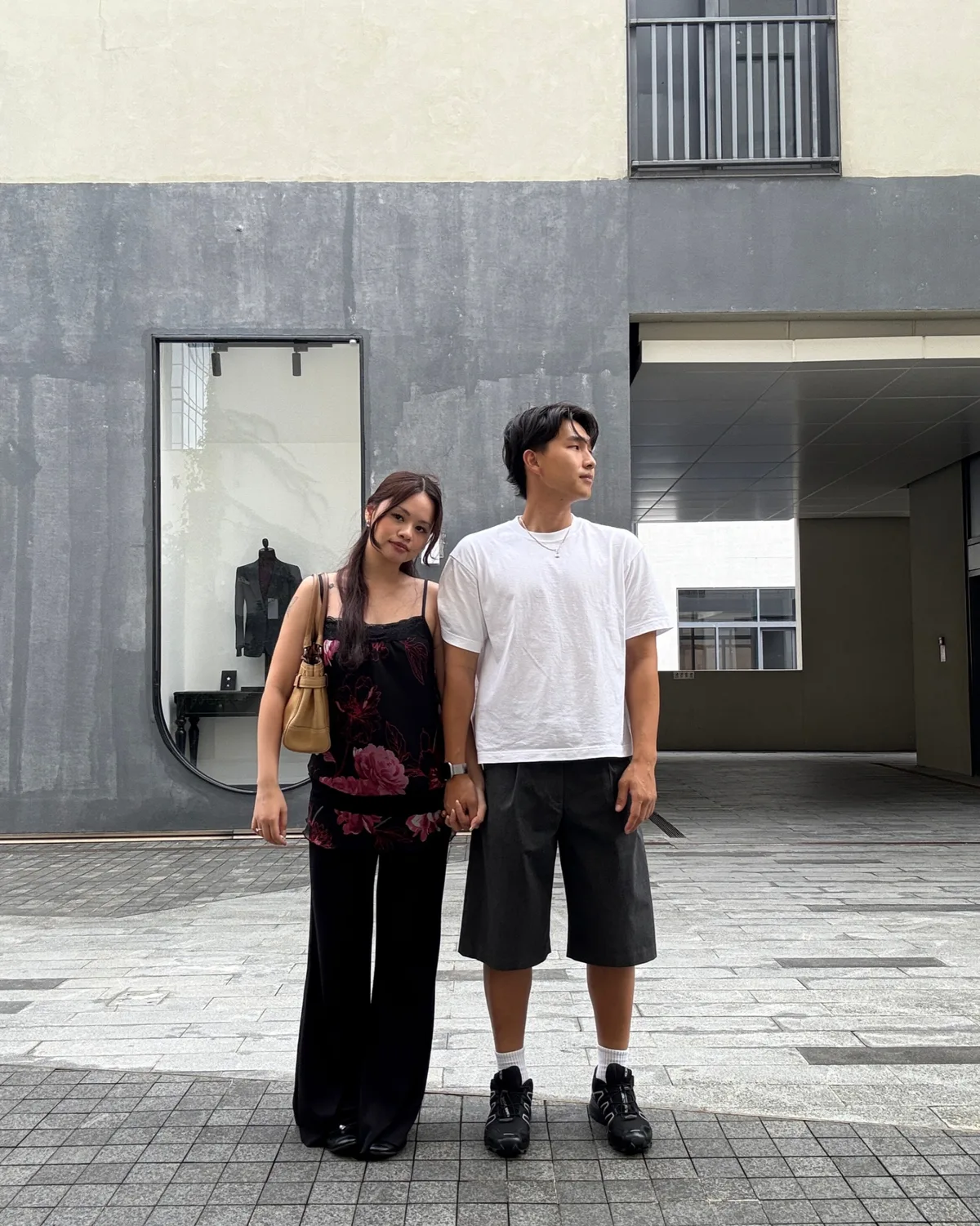 Customer wearing a relaxed black travel outfit in Da Nang