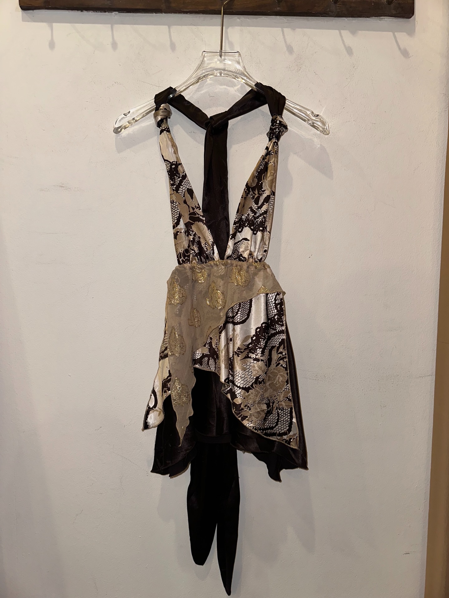 A selected vintage dress featured by Yen May