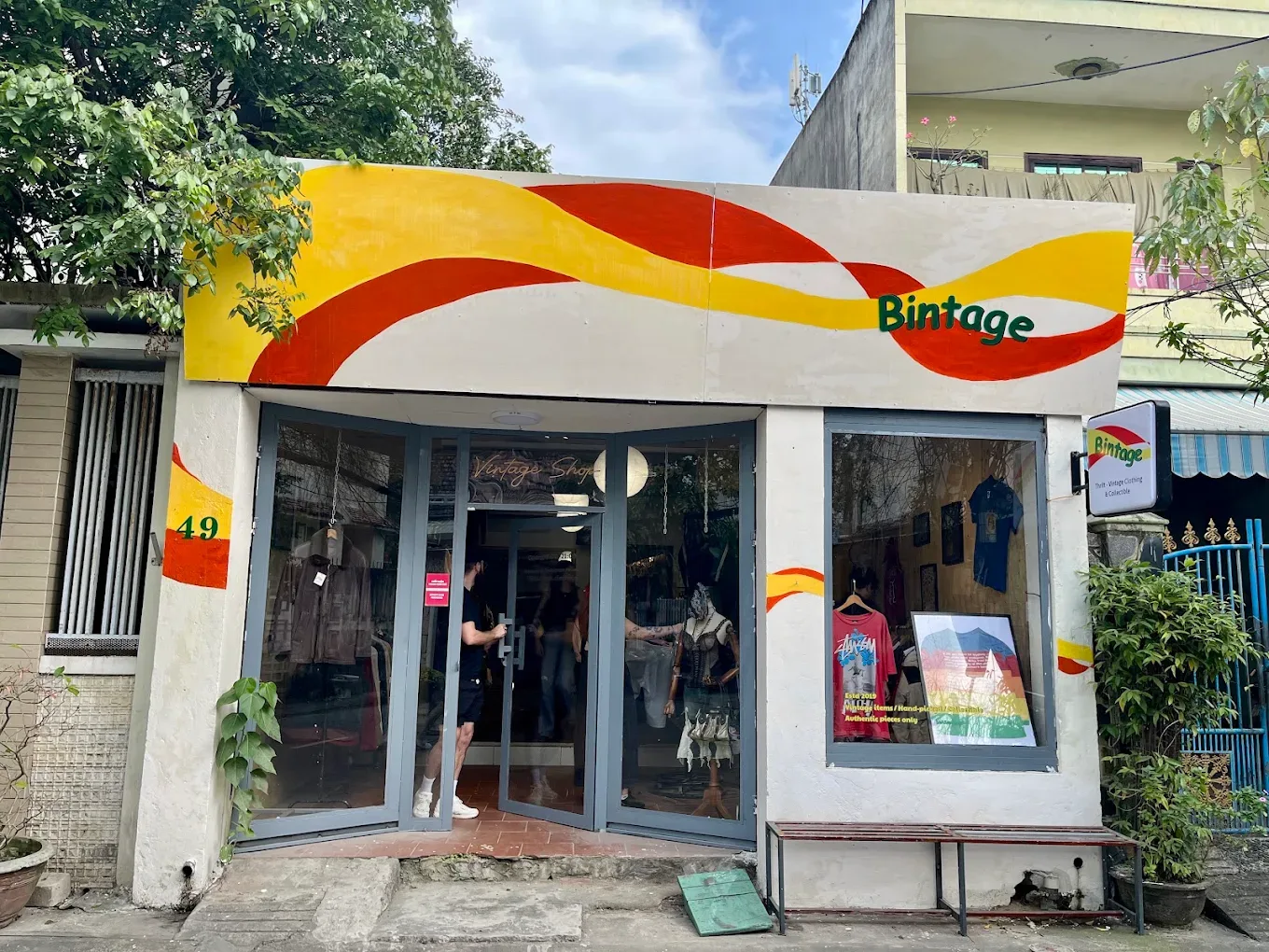 Bintage shopfront on To Hien Thanh in Da Nang