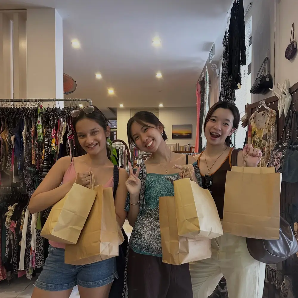 Customer visiting Yen May Vintage in Danang